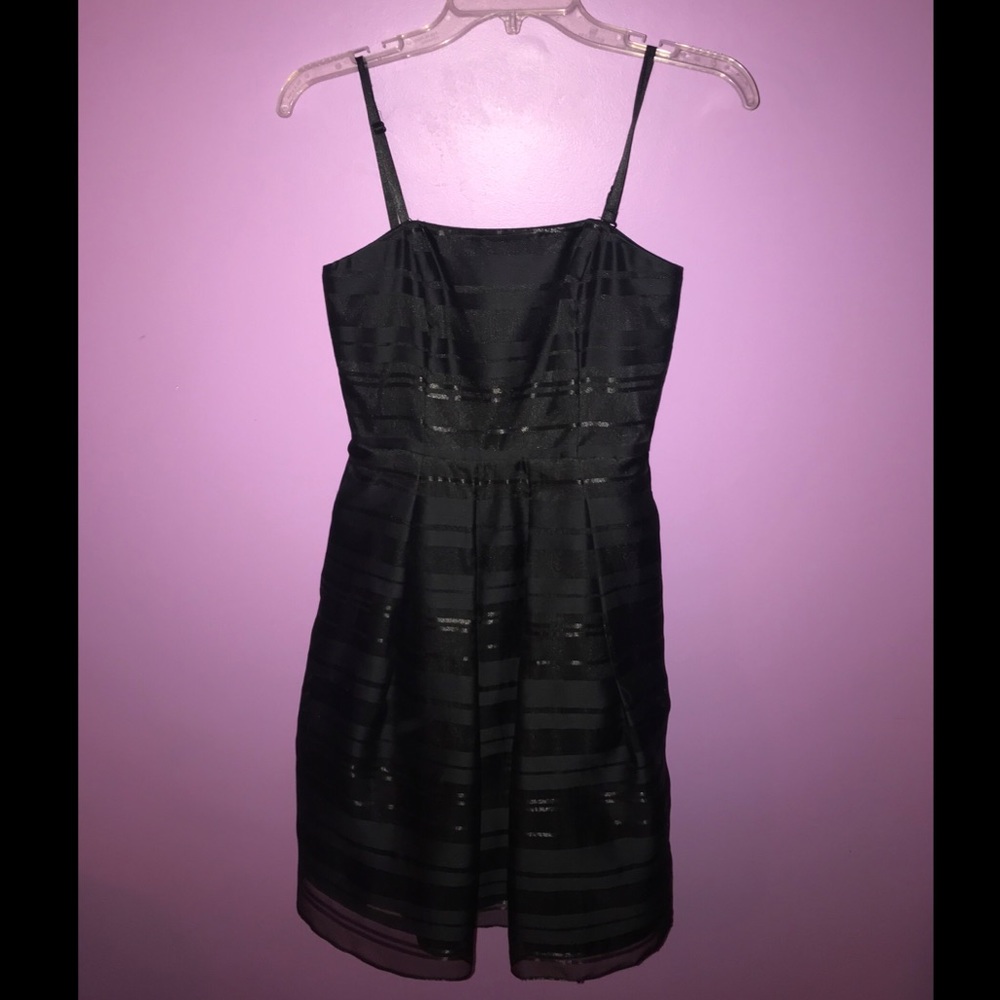SLEEK BLACK COCKTAIL DRESS W/POCKETS